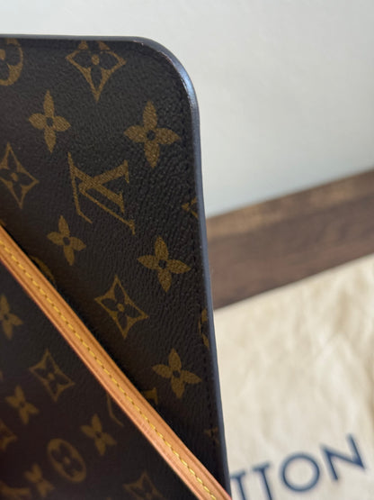 LOUIS VUITTON NEVERFULL MM IN MONOGRAM RED INTERIOR WITH POUCH