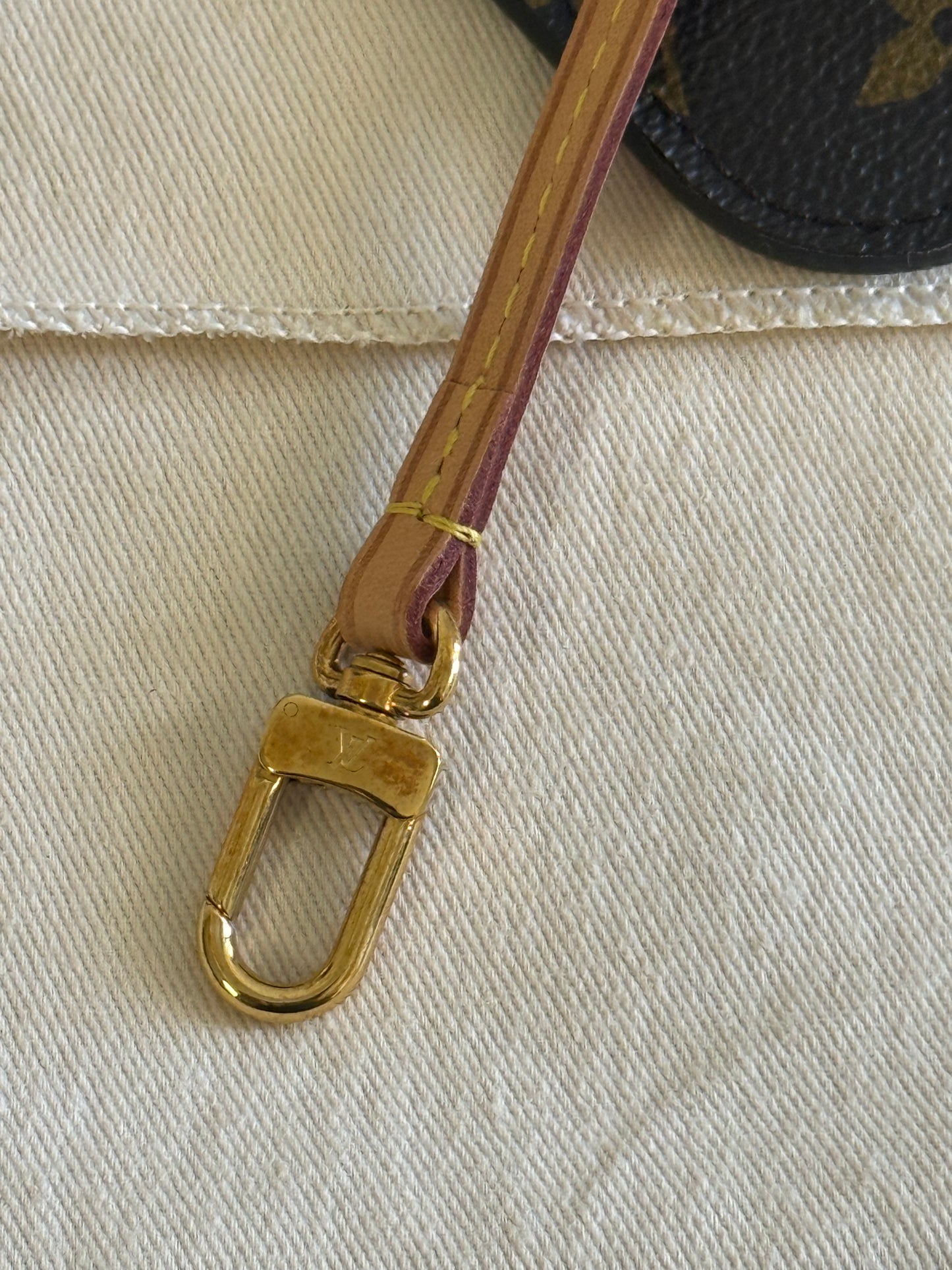 LOUIS VUITTON NEVERFULL MM IN MONOGRAM RED INTERIOR WITH POUCH