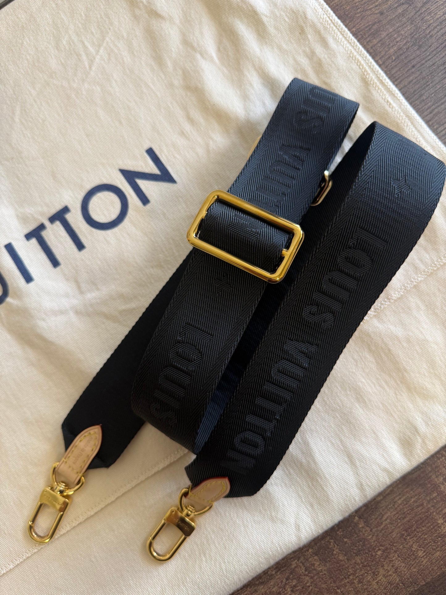 LOUIS VUITTON MULTI POCHETTE ACCESSORIES BLACK STRAP