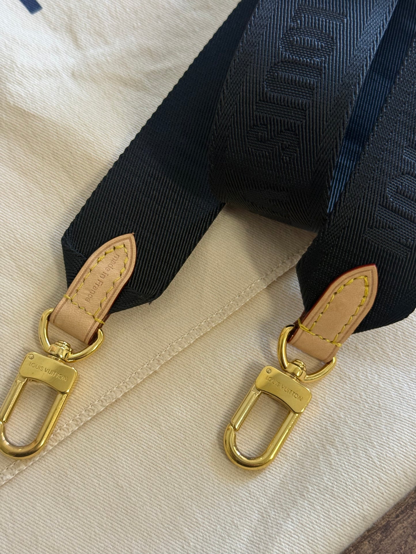 LOUIS VUITTON MULTI POCHETTE ACCESSORIES BLACK STRAP