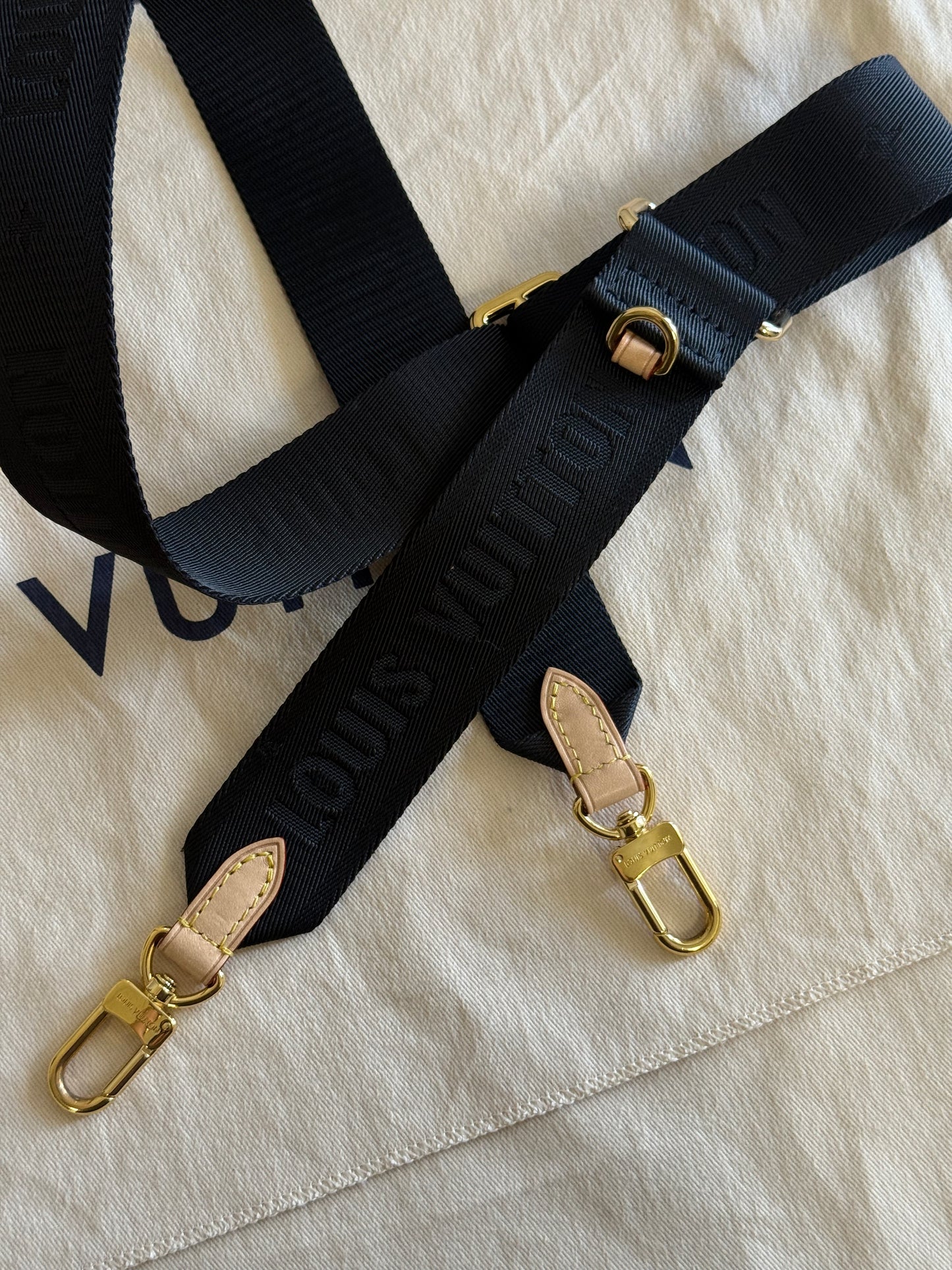 LOUIS VUITTON MULTI POCHETTE ACCESSORIES BLACK STRAP