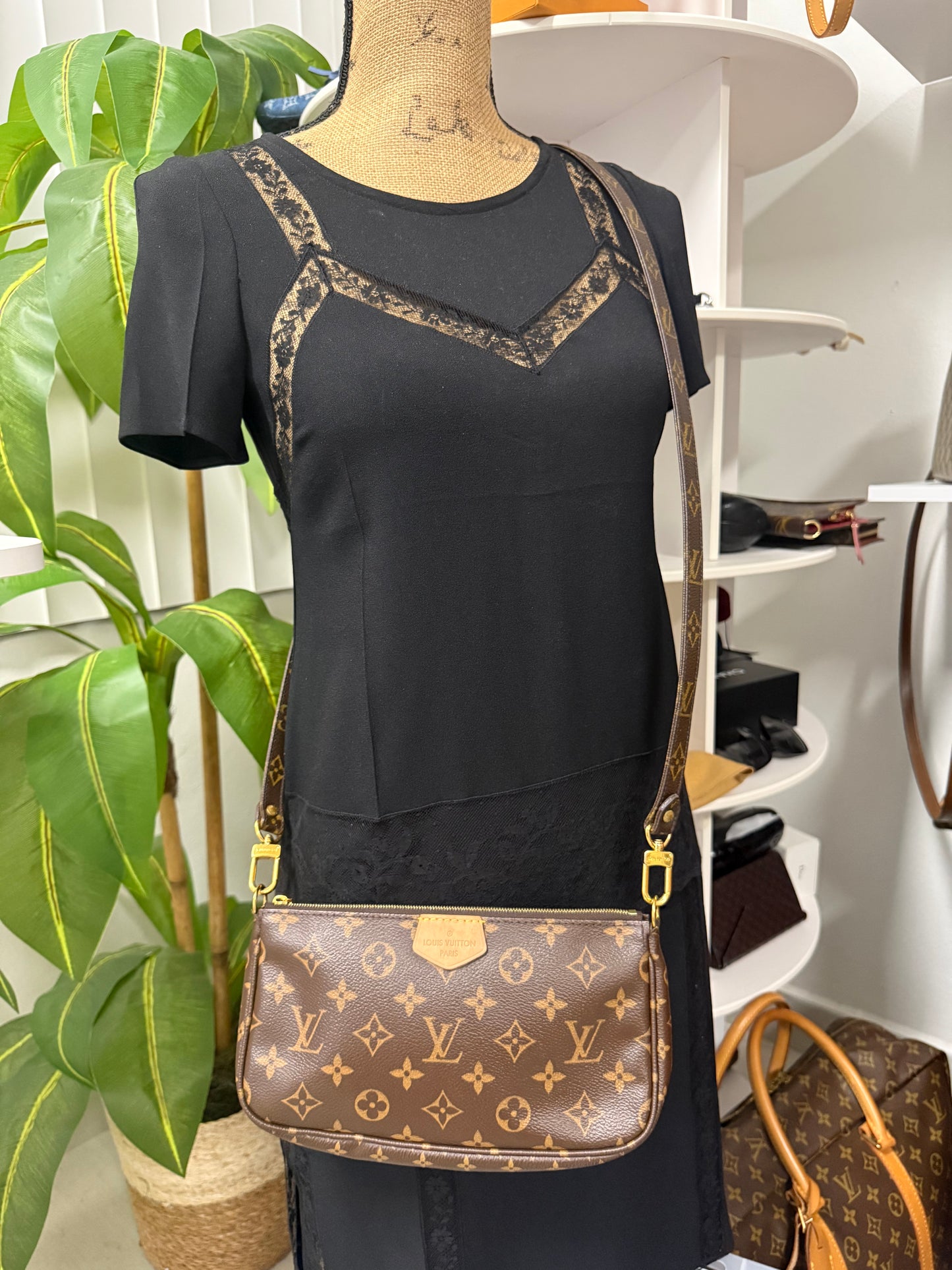LOUIS VUITTON LARGE POCHETTE FROM MULTI-POCHETTE ACCESSORIES SET MONOGRAM CANVAS