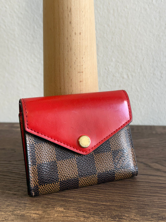 LOUIS VUITTON ZOE WALLET IN DAMIER EBENE WITH RED LEATHER