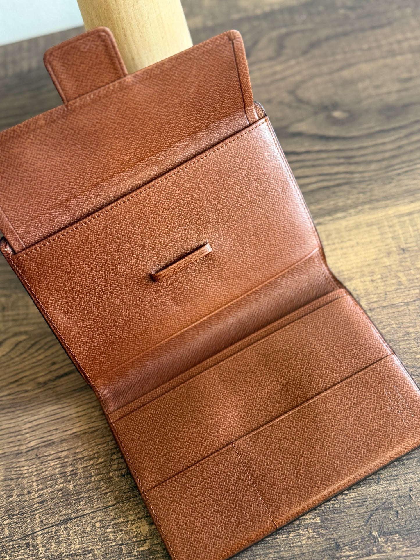 RARE PASSPORT HOLDER IN MONOGRAM