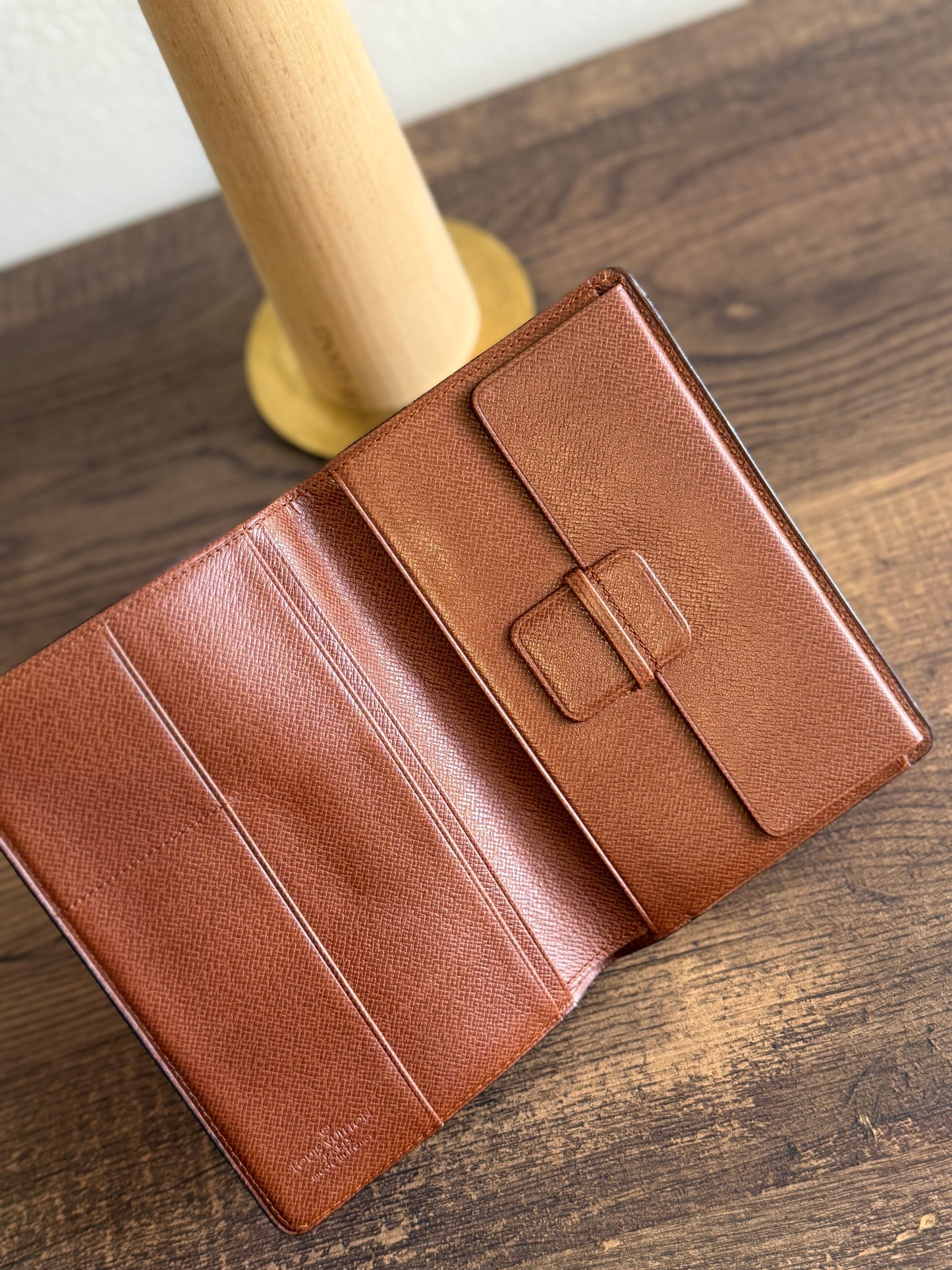 RARE PASSPORT HOLDER IN MONOGRAM