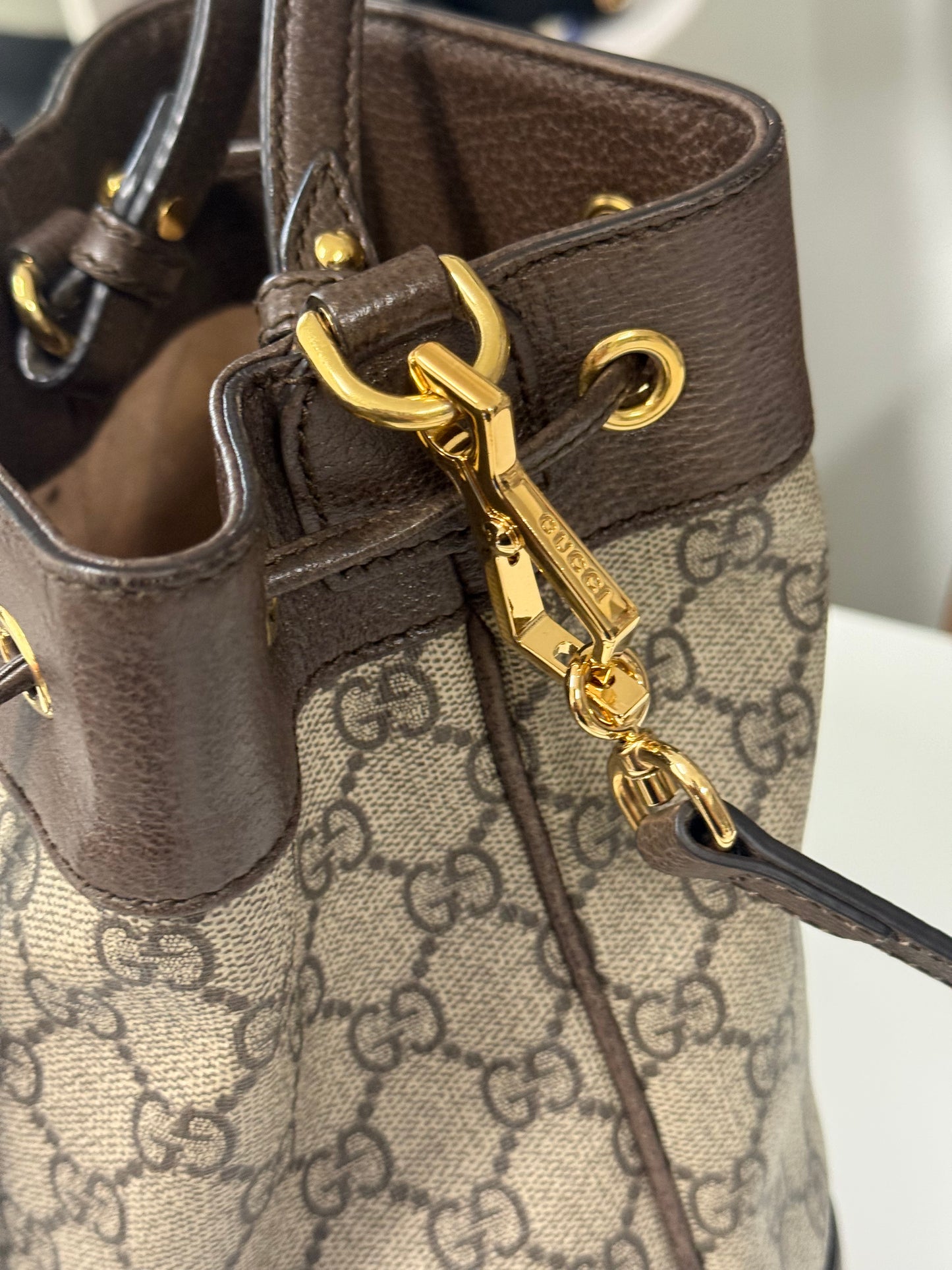 GUCCI GG SUPREME TOP HANDLE BUCKET BAG