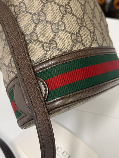 GUCCI GG SUPREME TOP HANDLE BUCKET BAG