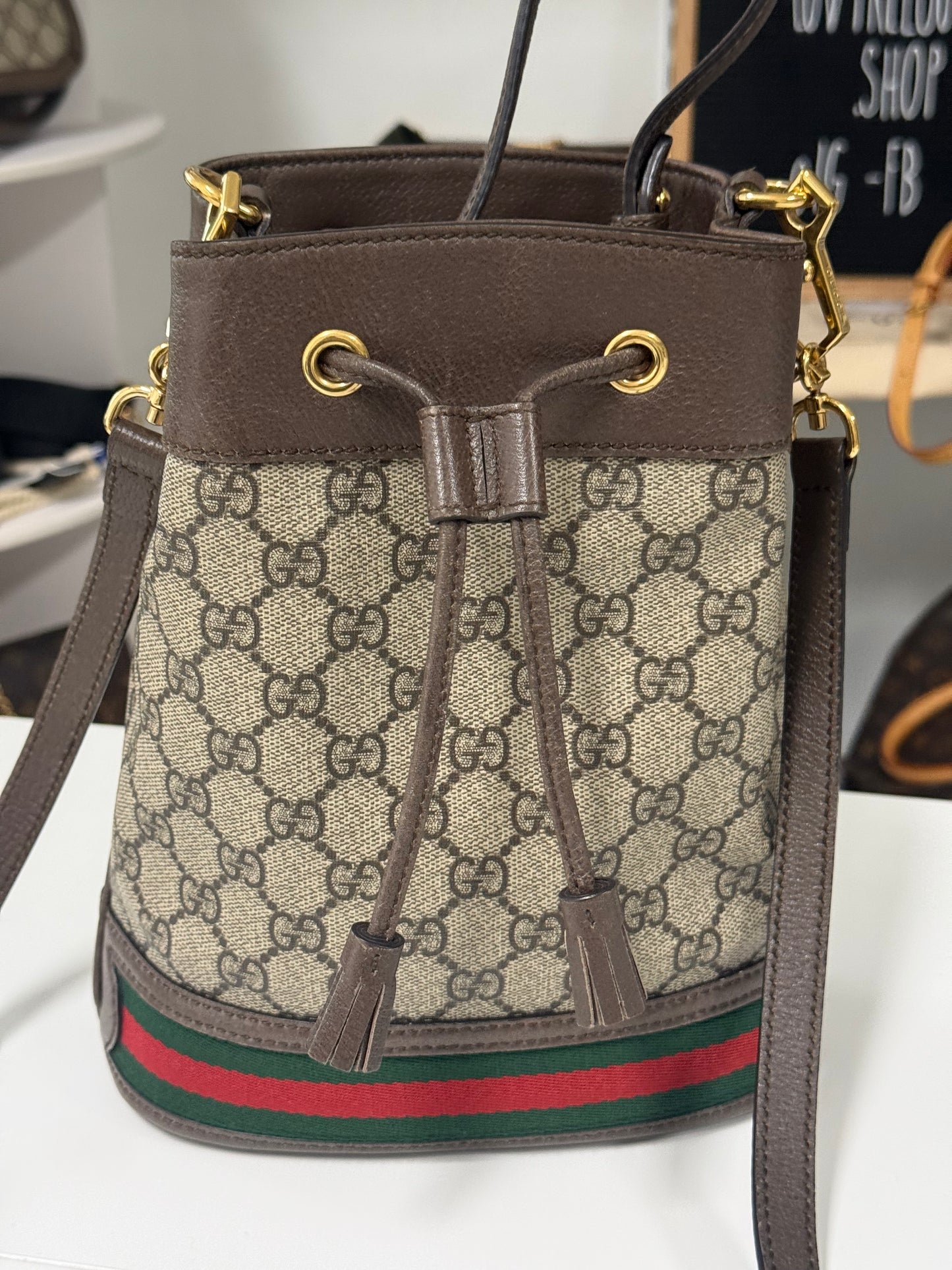 GUCCI GG SUPREME TOP HANDLE BUCKET BAG