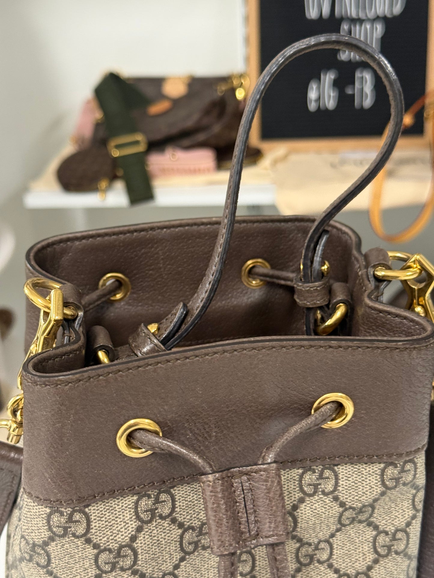 GUCCI GG SUPREME TOP HANDLE BUCKET BAG