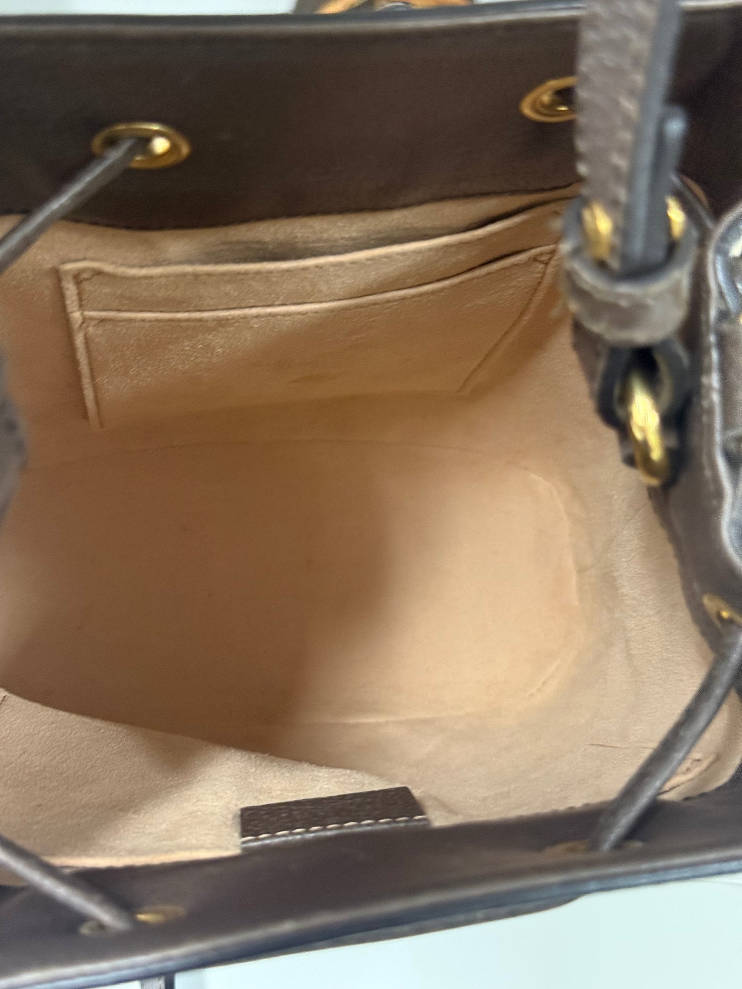 GUCCI GG SUPREME TOP HANDLE BUCKET BAG