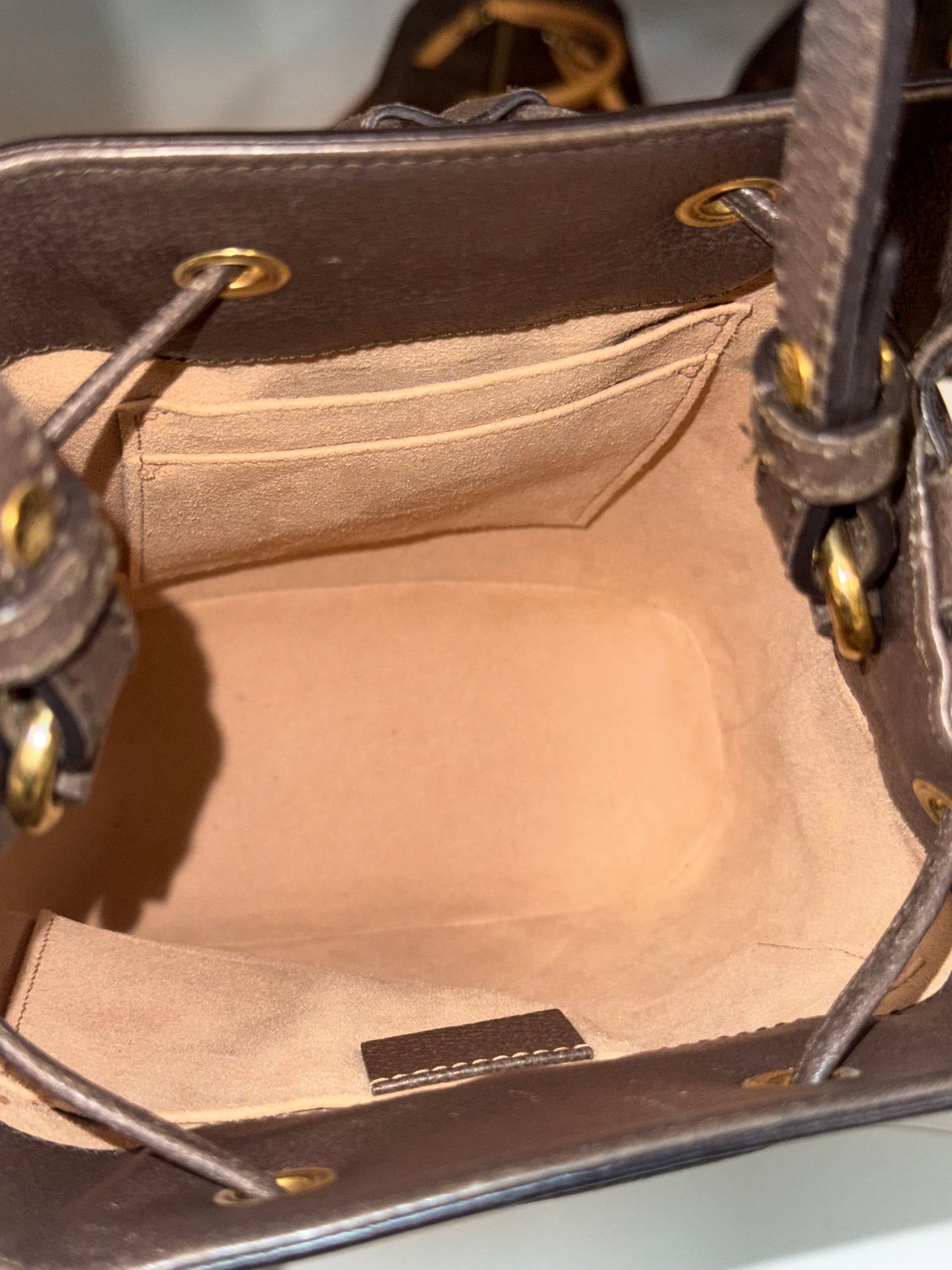 GUCCI GG SUPREME TOP HANDLE BUCKET BAG