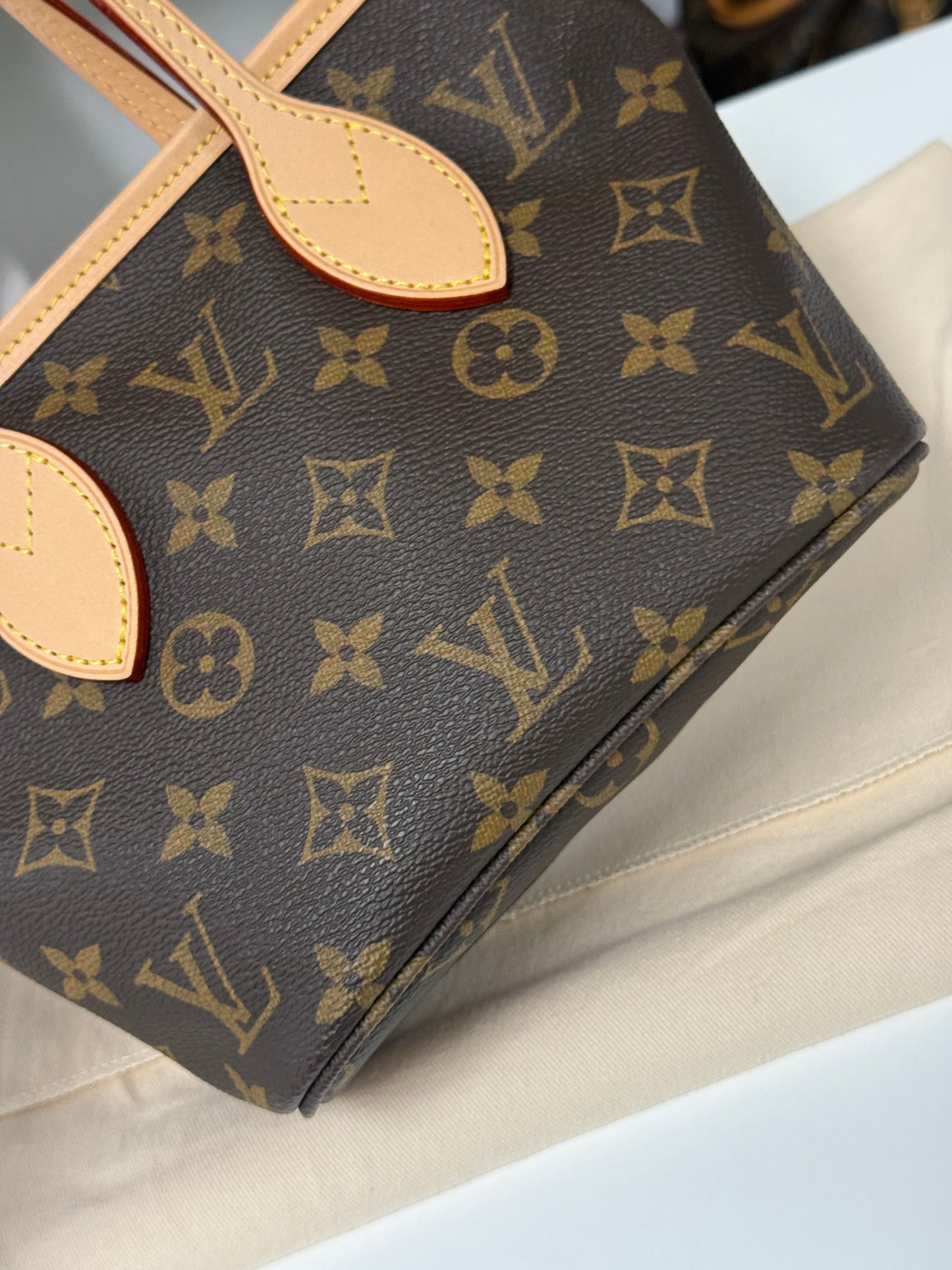 LOUIS VUITTON NEVERFULL BB IN BEIGE INTERIOR