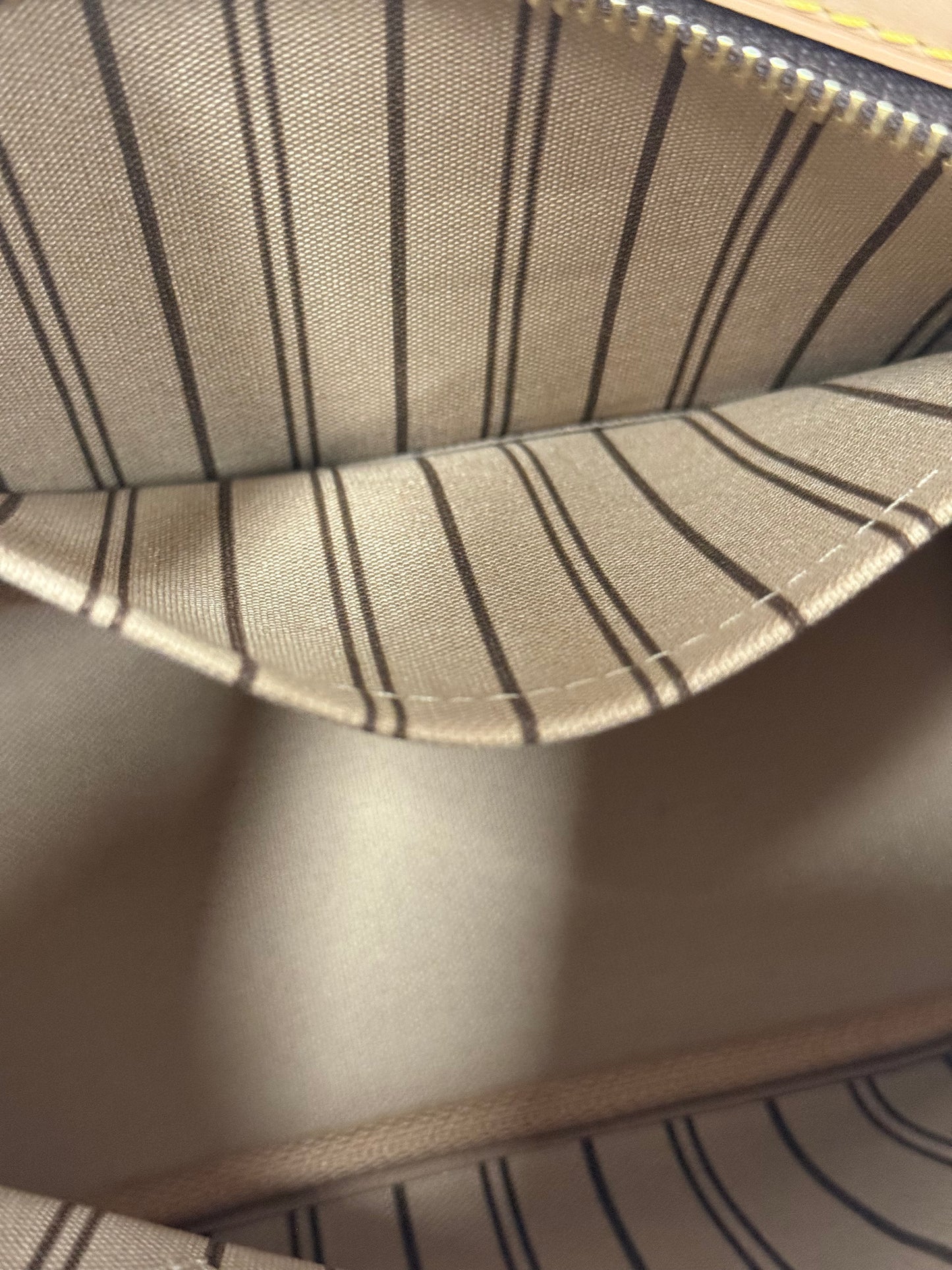 LOUIS VUITTON NEVERFULL BB IN BEIGE INTERIOR