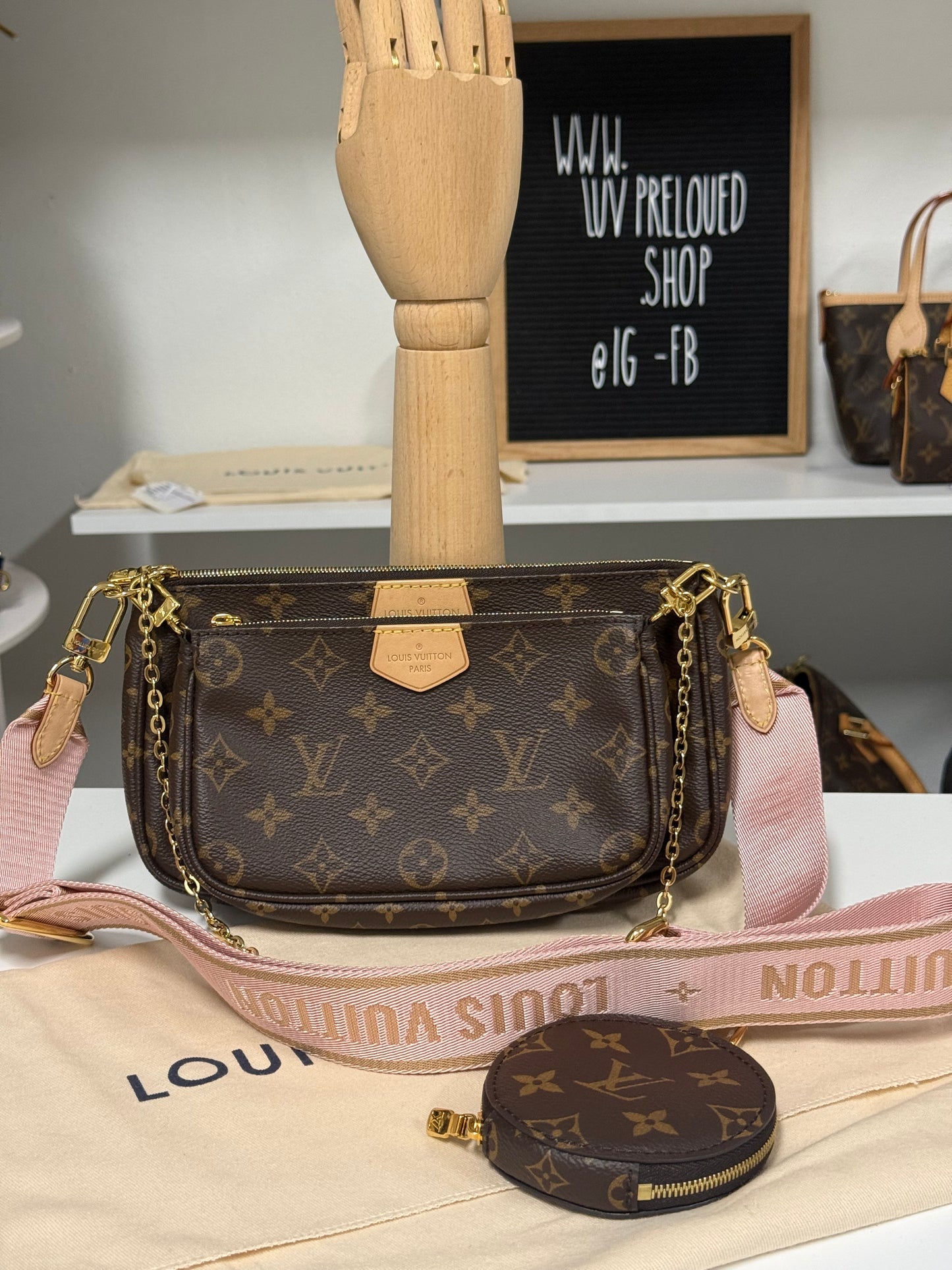 GUCCI GG EMBLEM SMALL SHOULDER BAG