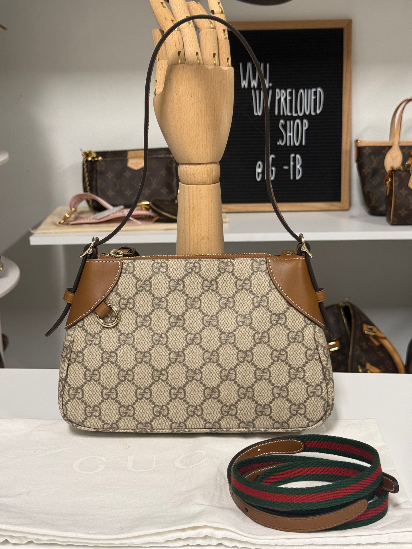 GUCCI GG EMBLEM SMALL SHOULDER BAG