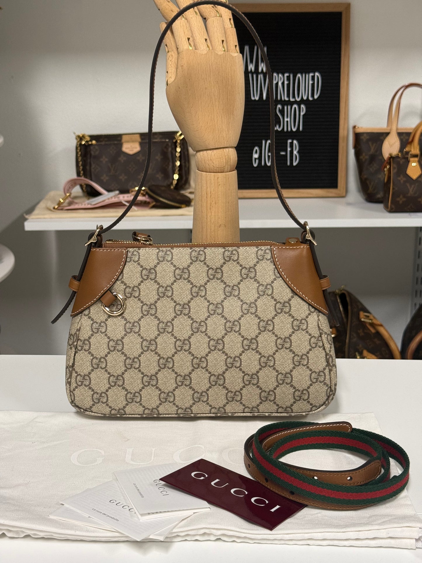 GUCCI GG EMBLEM SMALL SHOULDER BAG