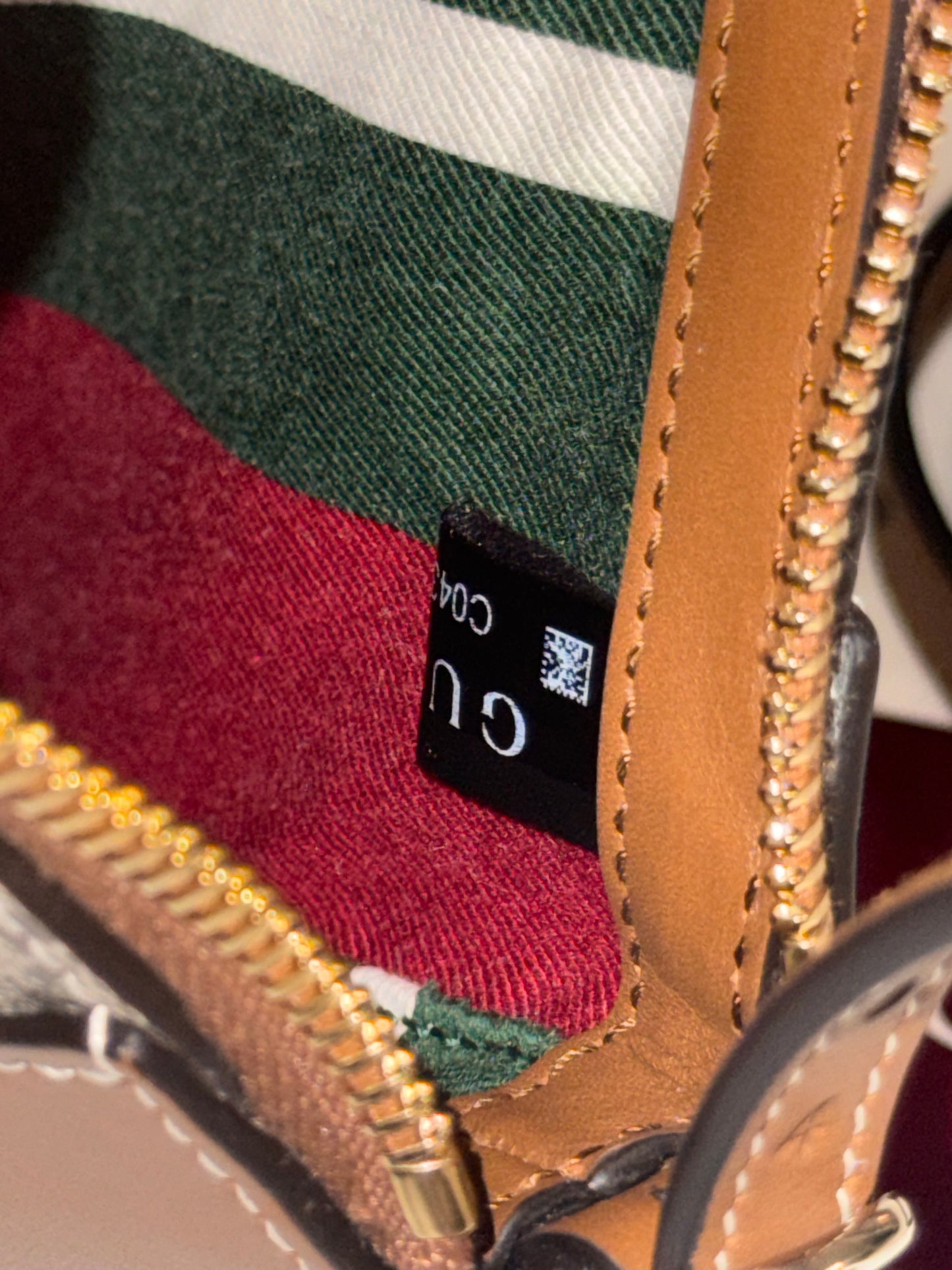 GUCCI GG EMBLEM SMALL SHOULDER BAG