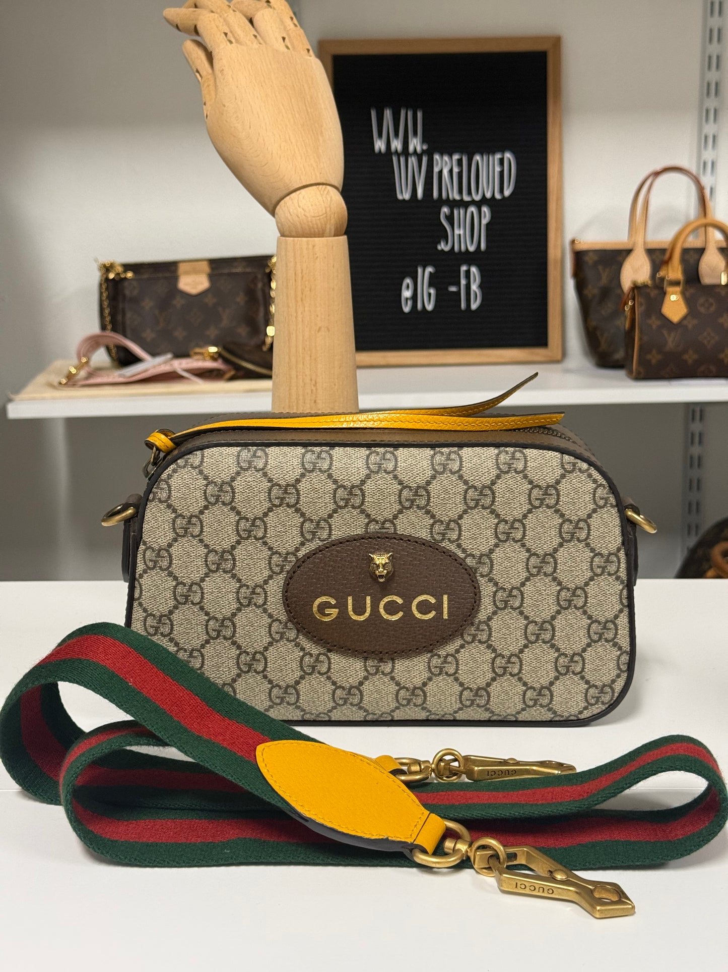 GUCCI GG SUPREME NEO VINTAGE HANDBAG