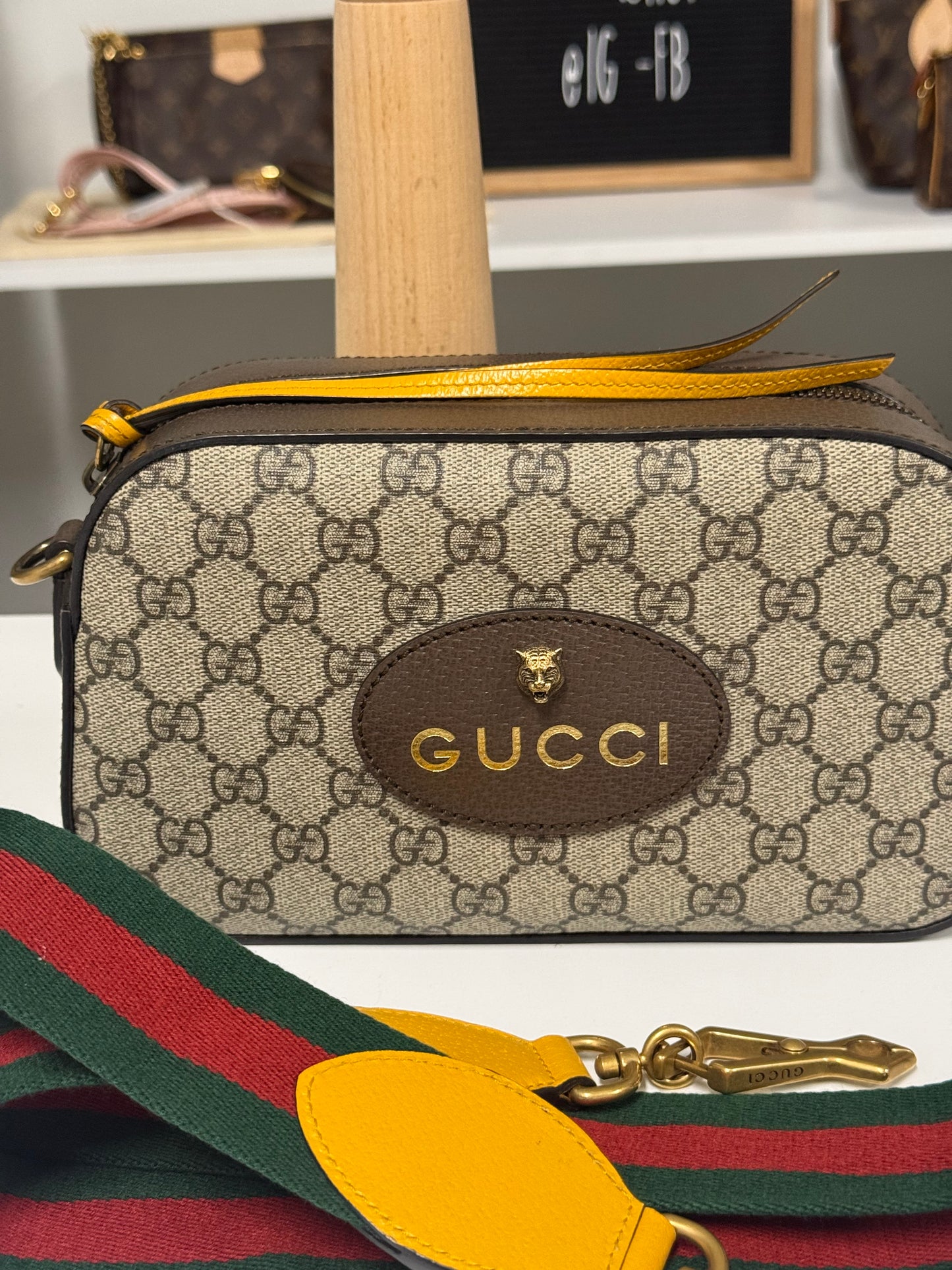 GUCCI GG SUPREME NEO VINTAGE HANDBAG