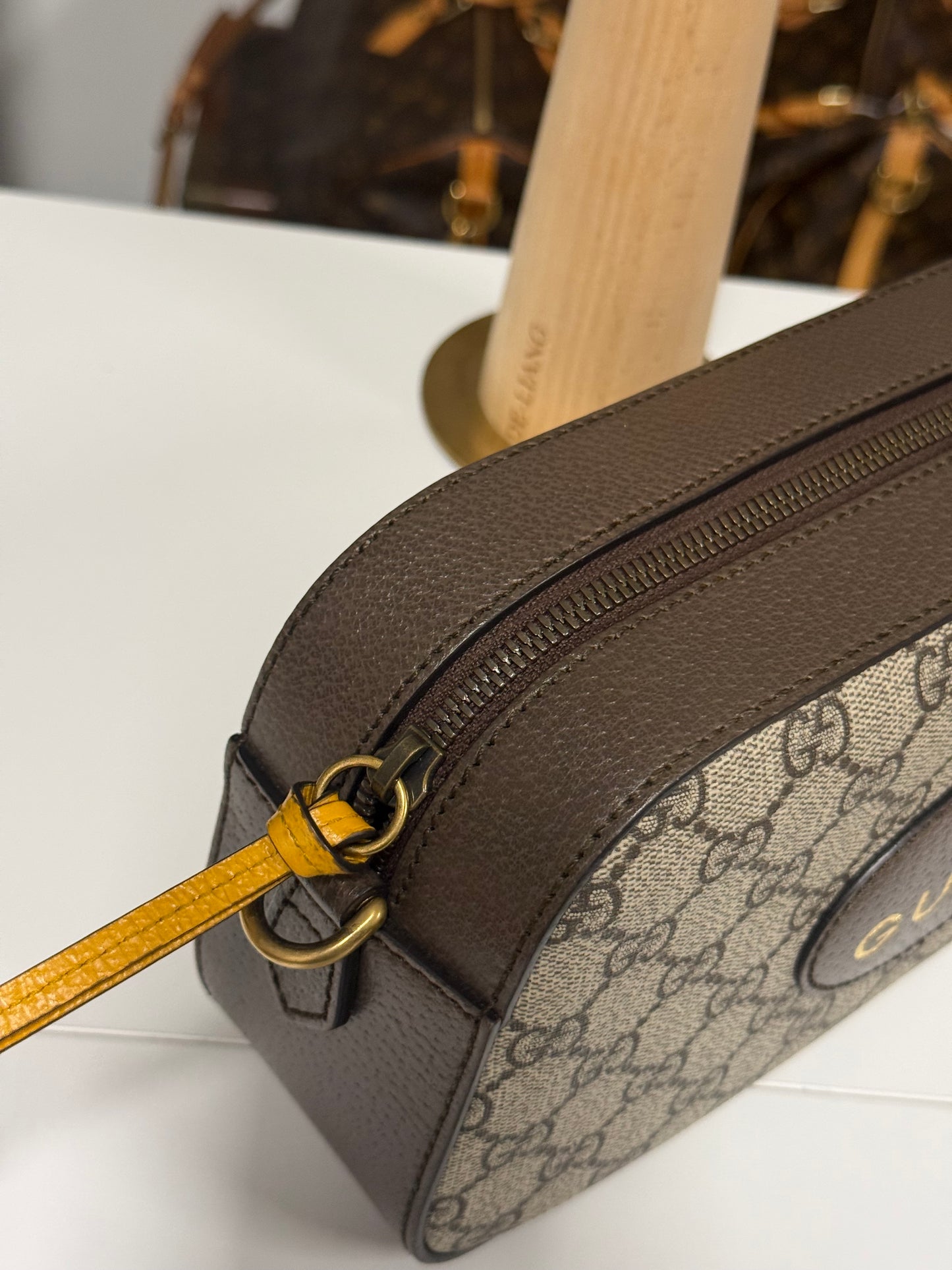 GUCCI GG SUPREME NEO VINTAGE HANDBAG