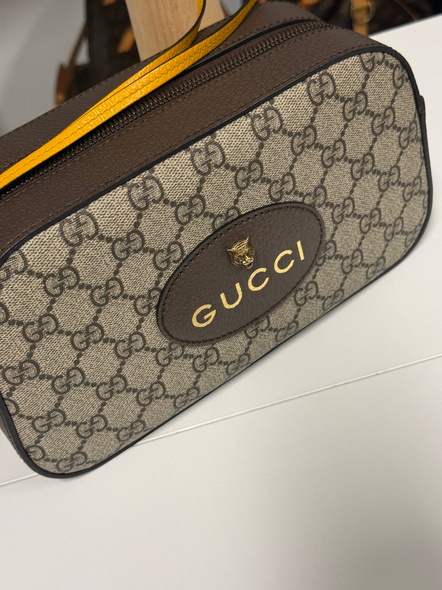 GUCCI GG SUPREME NEO VINTAGE HANDBAG