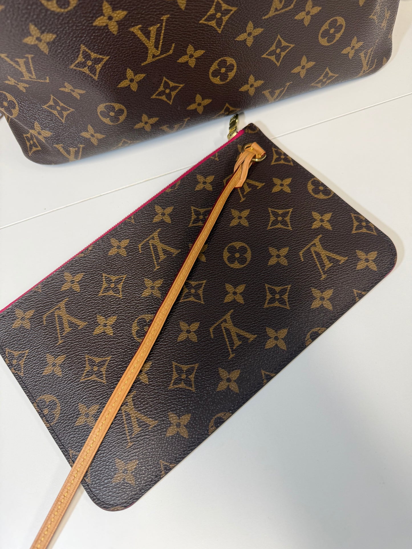 LOUIS VUITTON NEVERFULL MM IN MONOGRAM - PIVOINE INTERIOR