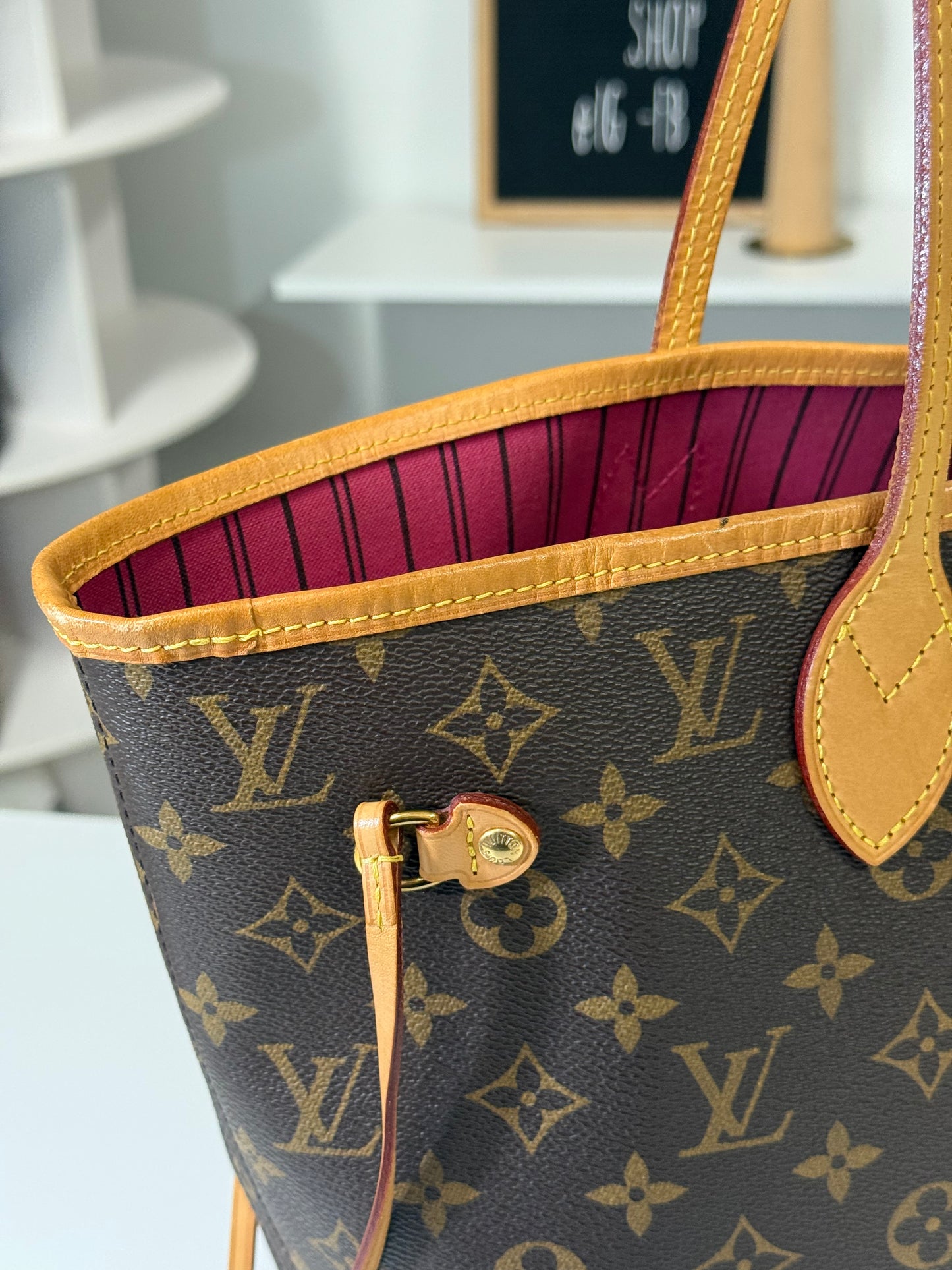 LOUIS VUITTON NEVERFULL MM IN MONOGRAM - PIVOINE INTERIOR