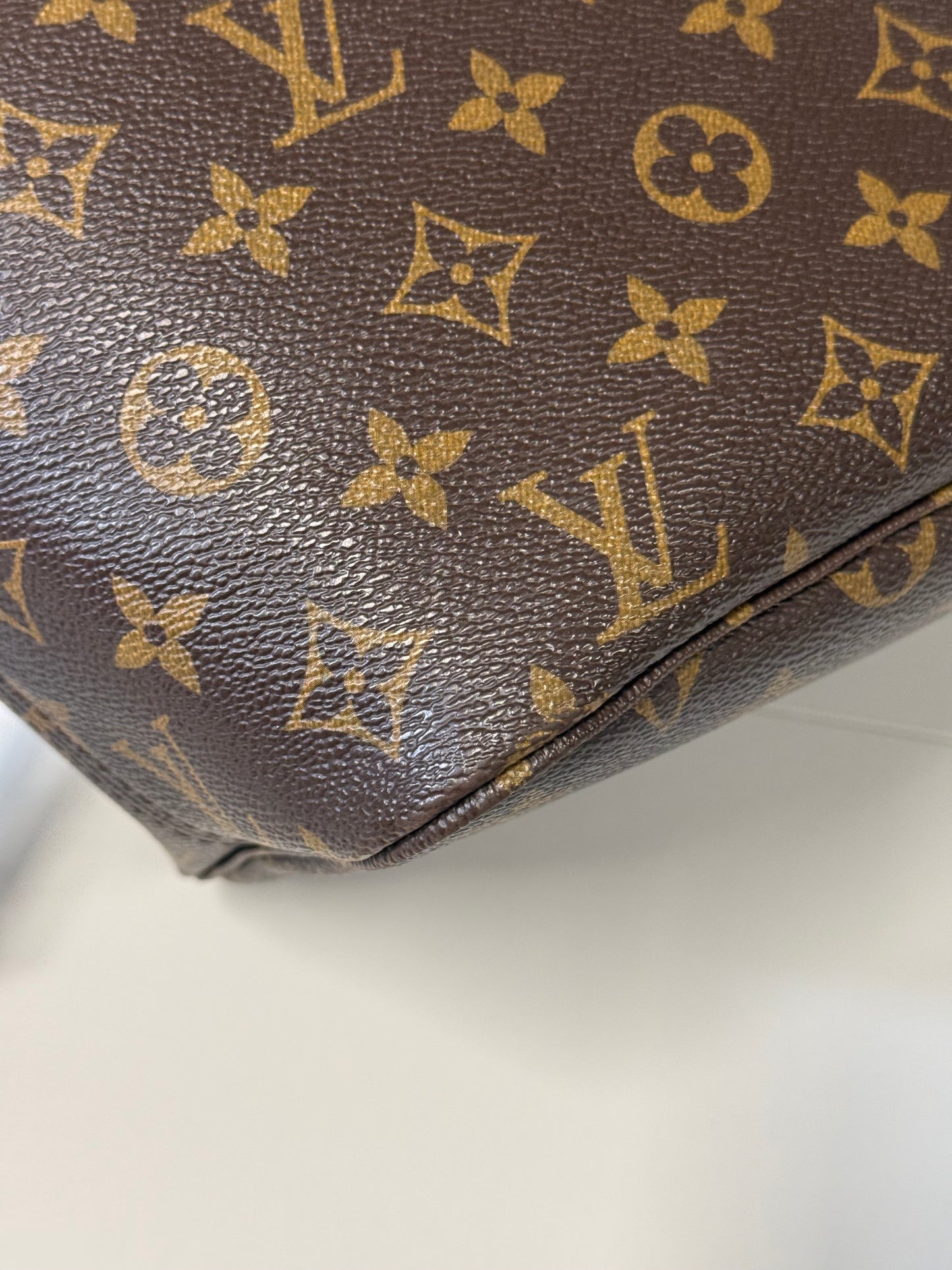 LOUIS VUITTON NEVERFULL MM IN MONOGRAM - PIVOINE INTERIOR