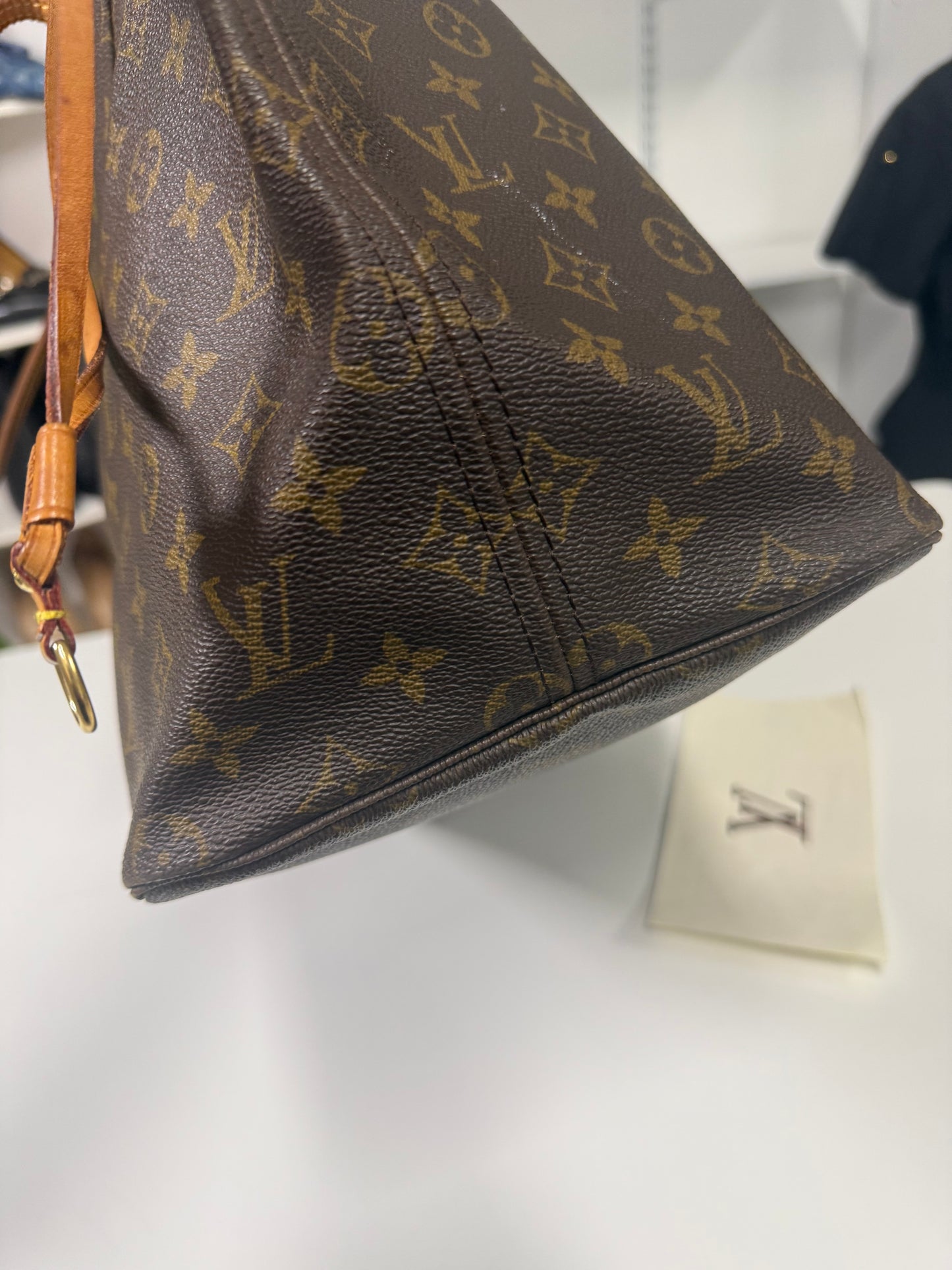 LOUIS VUITTON Neverfull GM in Monogram