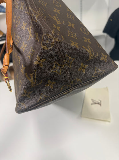 LOUIS VUITTON Neverfull GM in Monogram