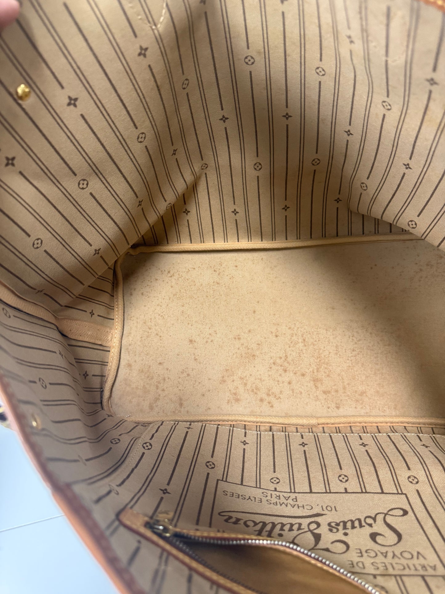 LOUIS VUITTON Neverfull GM in Monogram