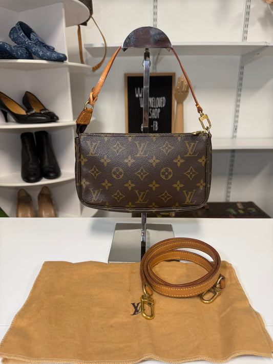 Louis Vuitton Pochette Accessoires in Monogram