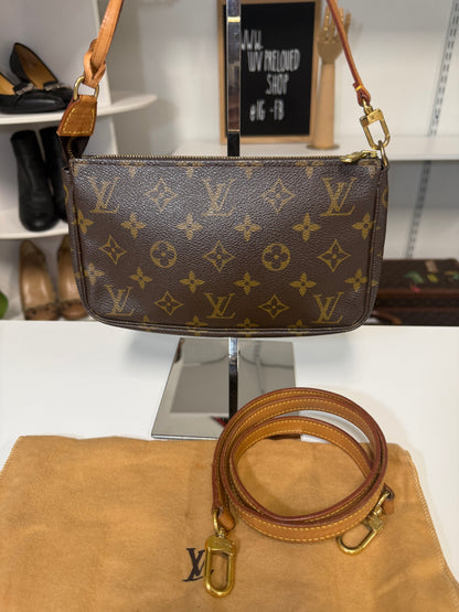 Louis Vuitton Pochette Accessoires in Monogram