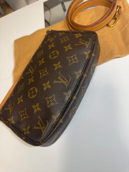 Louis Vuitton Pochette Accessoires in Monogram
