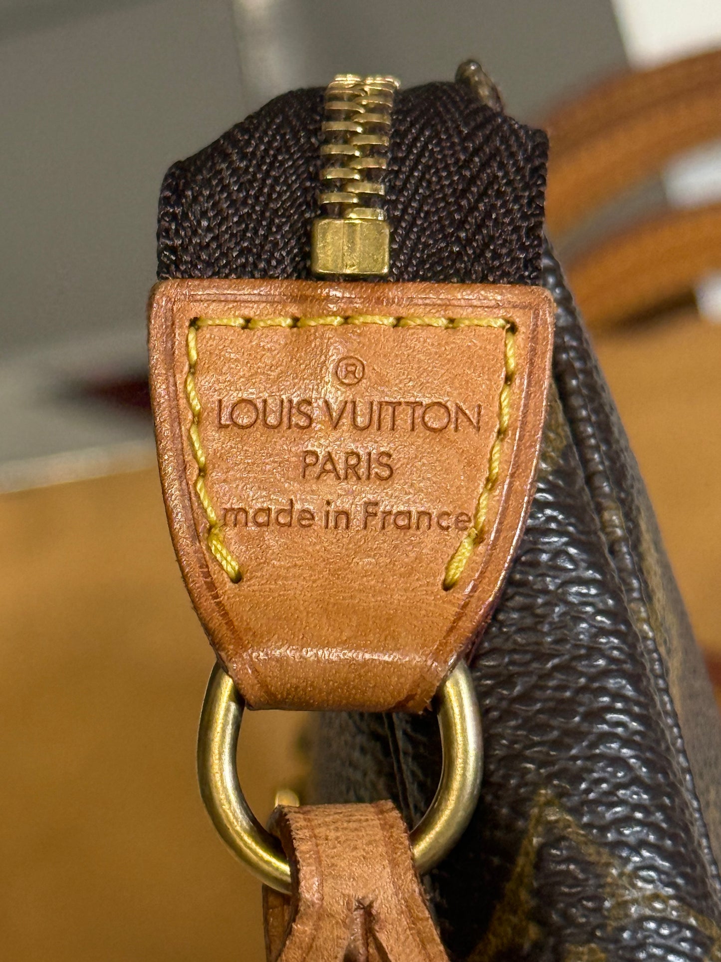 Louis Vuitton Pochette Accessoires in Monogram
