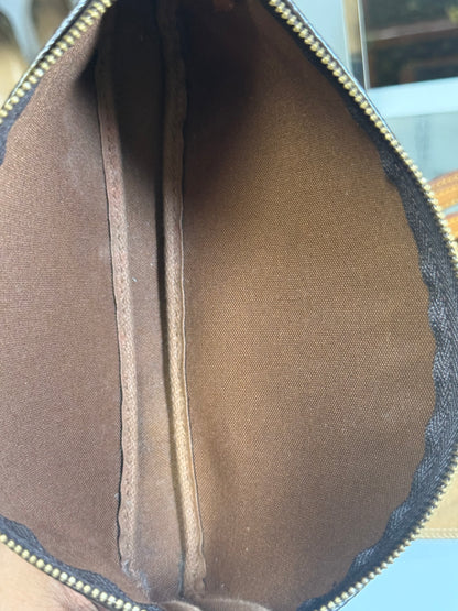 Louis Vuitton Pochette Accessoires in Monogram