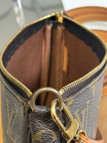 Louis Vuitton Pochette Accessoires in Monogram