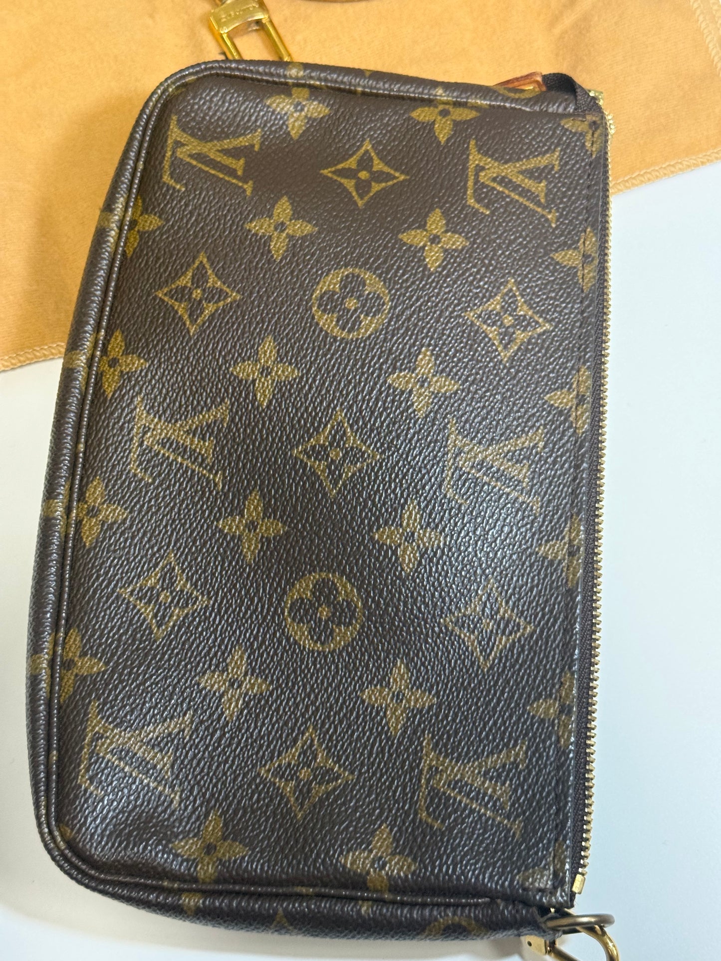 Louis Vuitton Pochette Accessoires in Monogram