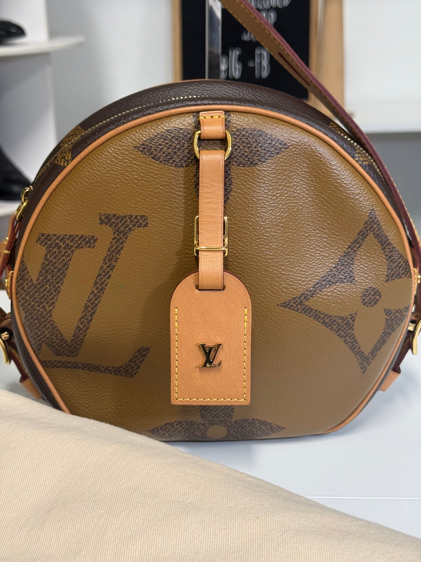 Louis Vuitton Monogram Giant Reverse Canvas Boite Chapeau Souple MM Bag