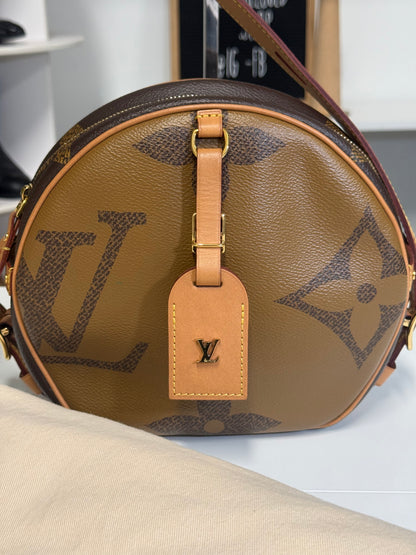 Louis Vuitton Monogram Giant Reverse Canvas Boite Chapeau Souple MM Bag