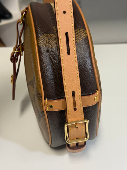 Louis Vuitton Monogram Giant Reverse Canvas Boite Chapeau Souple MM Bag