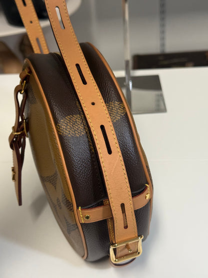Louis Vuitton Monogram Giant Reverse Canvas Boite Chapeau Souple MM Bag