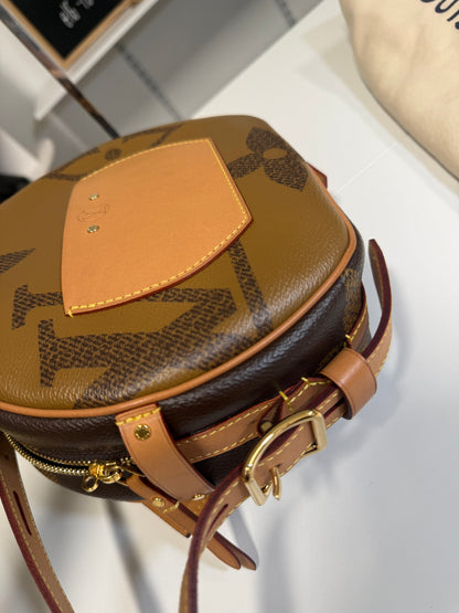 Louis Vuitton Monogram Giant Reverse Canvas Boite Chapeau Souple MM Bag
